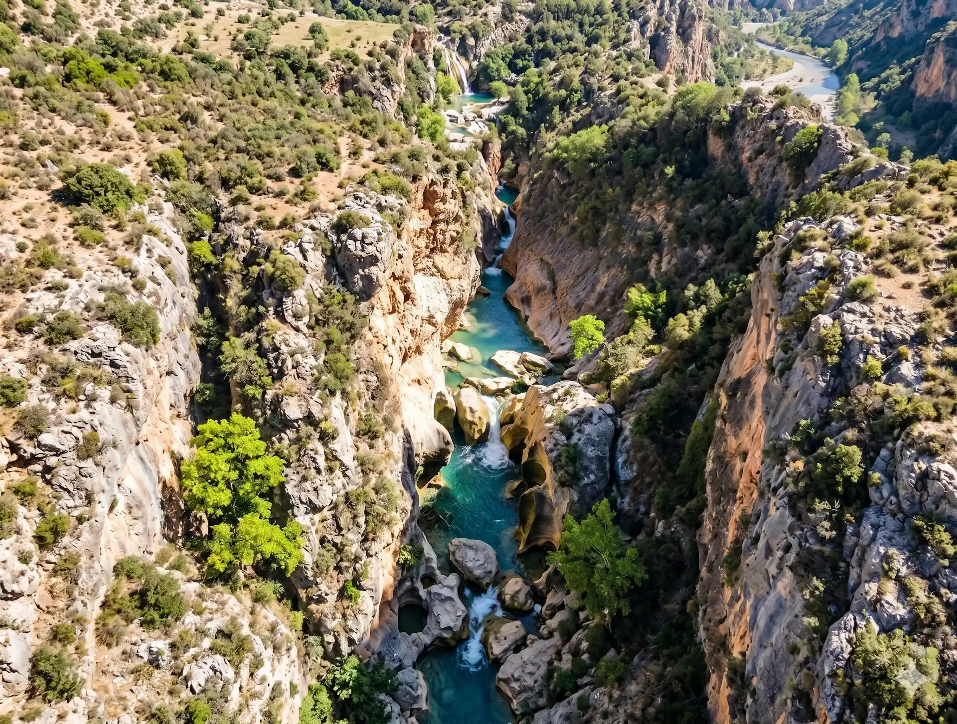 Barranco de Gorgutes en el Pirineo aragonés sobre el valle